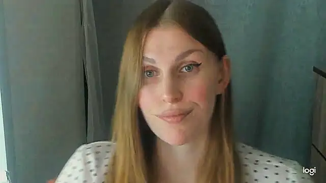 JuliaMuuun online show from June 7, 8:59 pm
