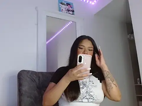 Snapshot of reina_reina chatting on September 30, 1:44 am reina reina online show from September 30, 1:44 am