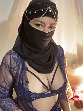 Amyraa  online show from October 2, 1:05 pm