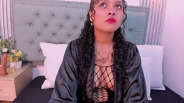 ValeriaJulio  online show from November 13, 7:24 pm