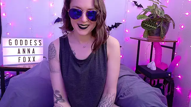 mistressannafoxx online show from March 27, 9:15 pm