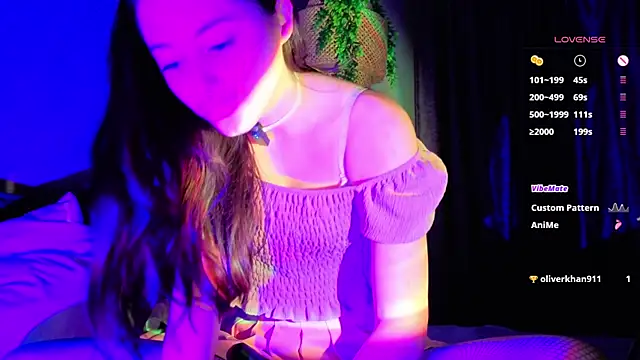 KayleeAgney online show from November 26, 8:10 pm