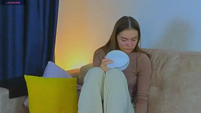 LouisaChaobal online show from October 26, 1:34 am