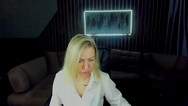 Snapshot of Anna_Snows chatting on October 10, 5:45 am Anna Snows online show from October 10, 5:45 am
