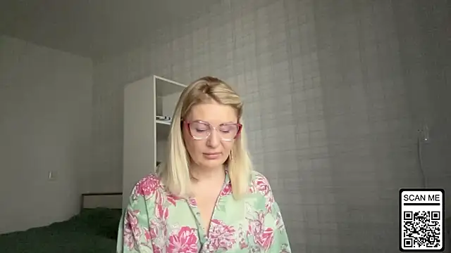 Blondie xoxoxo online show from November 21, 8:05 am