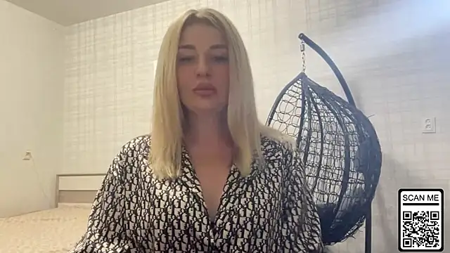Blondie xoxoxo online show from June 26, 9:05 pm