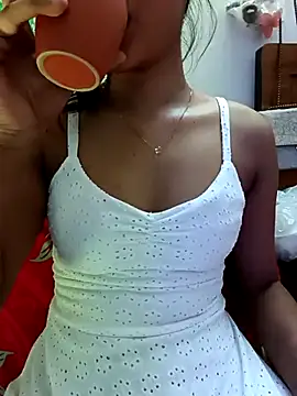 Snapshot of Cutie_Shruti chatting on September 18, 4:05 pm Cutie Shruti online show from September 18, 4:05 pm