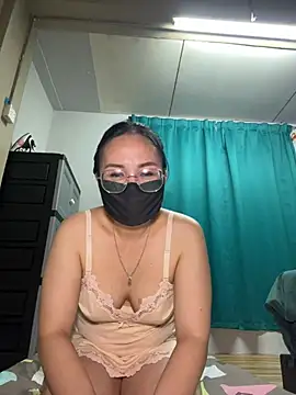 melyiaaa online show from February 13, 3:24 pm