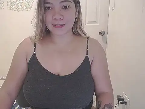Snapshot of briannalove222 chatting on September 29, 1:32 am briannalove222 online show from September 29, 1:32 am