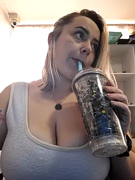 CurvyLust x online show from November 15, 3:57 pm