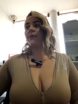 Snapshot of CurvyLust_x chatting on September 11, 3:23 pm CurvyLust x online show from September 11, 3:23 pm