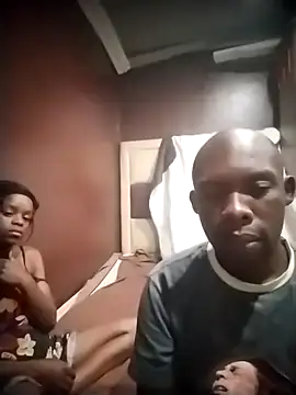 Snapshot of TinnyVsGiant chatting on October 26, 8:59 pm TinnyVsGiant online show from October 26, 8:59 pm