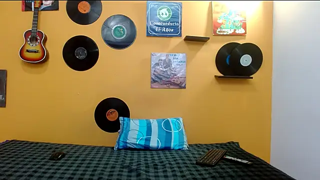 skinnyverus18 online show from December 19, 7:17 pm