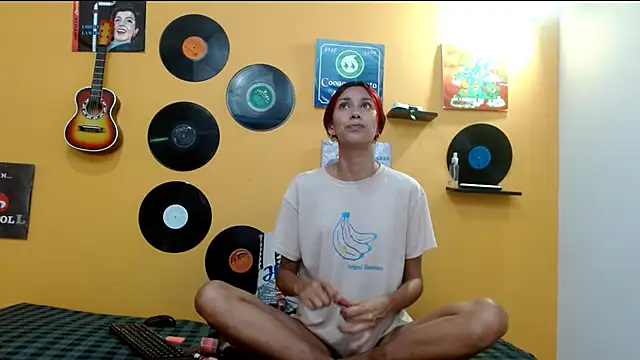 skinnyverus18 online show from November 19, 7:03 pm