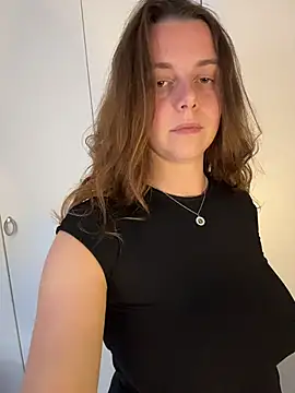 TenderLaGlamor online show from November 16, 4:40 pm