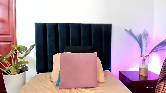 SagiraBelle online show from October 11, 6:32 pm