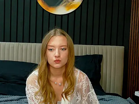 DarcyWilsy online show from September 8, 8:41 pm