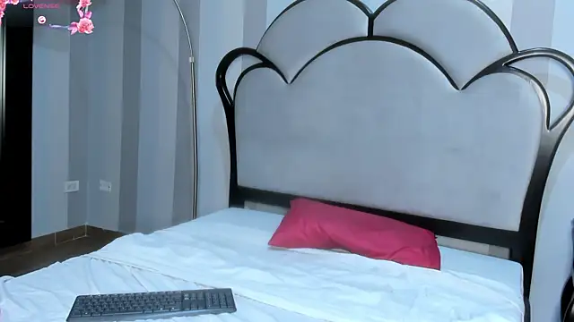 MiaAmore  online show from October 10, 8:36 pm