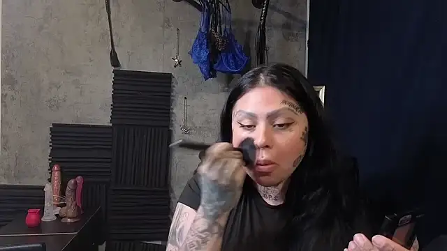 chicanachic13 online show from November 15, 5:52 am