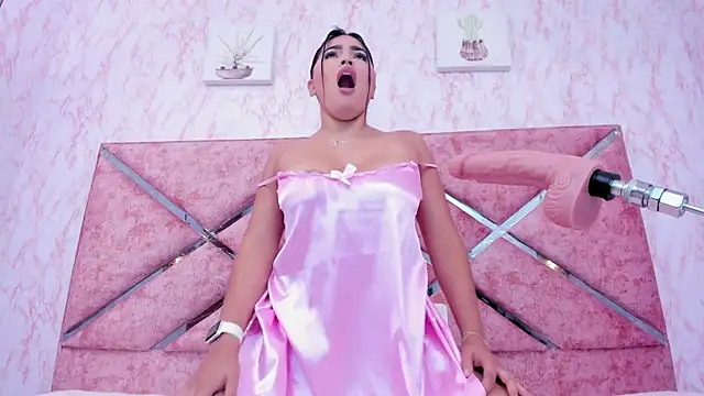 HOT EMIILY  online show from October 19, 12:07 pm