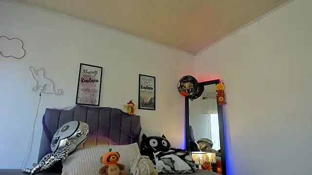 amaia monet online show from October 26, 8:37 pm