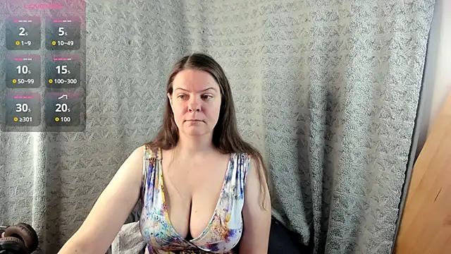 MiaLores online show from November 4, 9:14 am