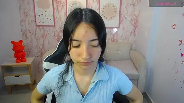 Snapshot of Kylie_ch1 chatting on October 17, 11:02 am Kylie ch1 online show from October 17, 11:02 am
