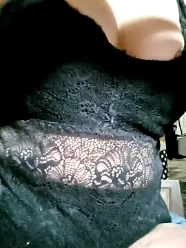 Snapshot of Surrilove chatting on September 10, 4:40 pm Surrilove online show from September 10, 4:40 pm