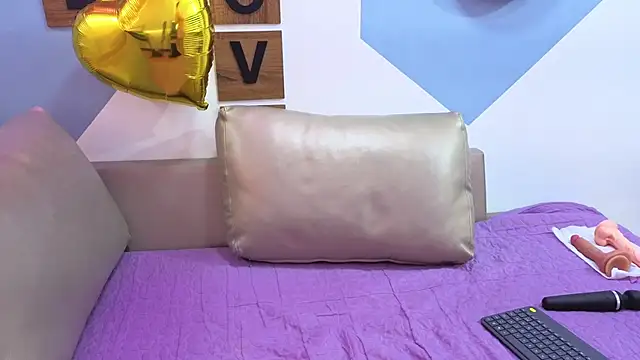 Victoria Fallon online show from November 11, 8:50 pm