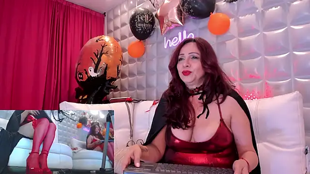 Snapshot of Madame_Angelic_ chatting on October 21, 5:22 am Madame Angelic online show from October 21, 5:22 am