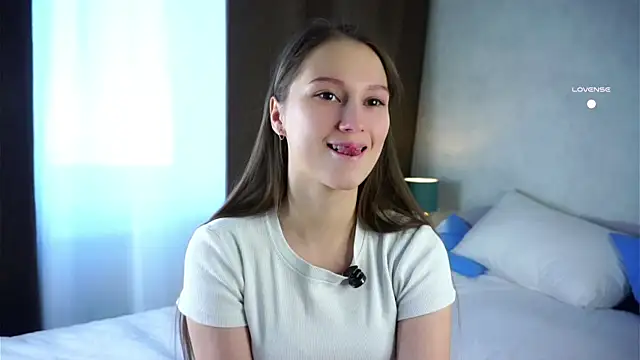 Snapshot of MelaniSeiver chatting on October 9, 1:10 am MelaniSeiver online show from October 9, 1:10 am