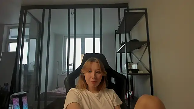 Agatha May online show from November 30, 7:01 am