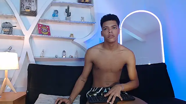 PRETTY FEM online show from September 20, 2:15 pm