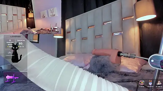 melody-rouss online show from October 30, 4:04 am