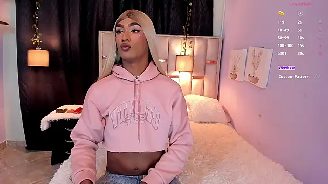 melody-rouss online show from December 14, 5:35 am