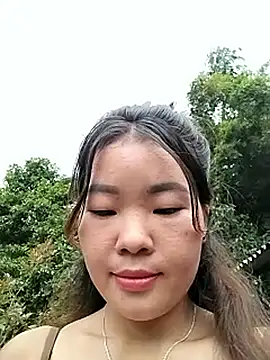 lylylove online show from October 6, 3:45 am