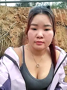 lylylove online show from February 24, 12:54 am