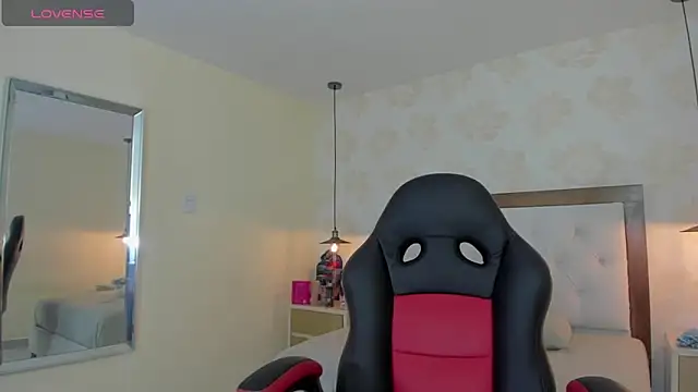 LINZI LENNOX online show from November 10, 12:33 pm