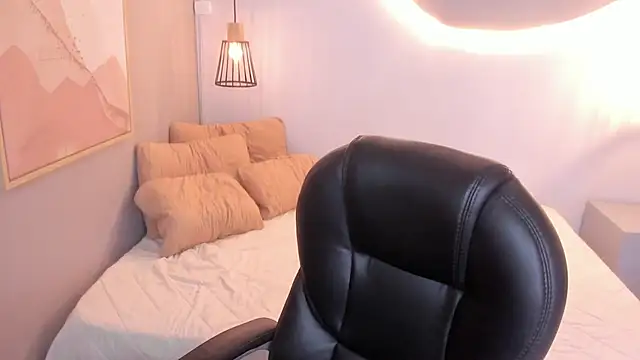 Julieth brown  online show from January 14, 8:14 pm