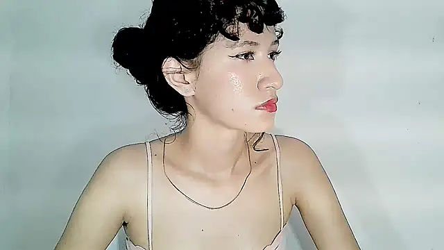 Snapshot of kitten_punches001 chatting on September 10, 12:32 am kitten punches001 online show from September 10, 12:32 am