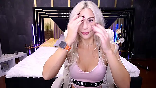 BellaRayyy online show from November 3, 9:08 pm