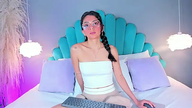 AlassiaHocthner online show from September 18, 11:53 am