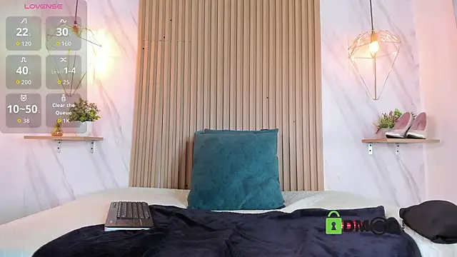 lia harper  online show from February 9, 8:11 pm