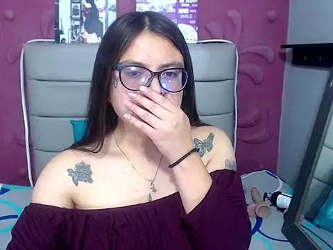 Snapshot of Cailing_Zu chatting on October 13, 7:16 pm Cailing Zu online show from October 13, 7:16 pm