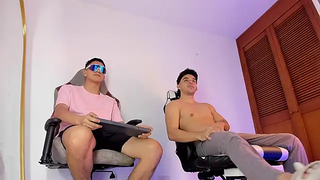 sotooliver3 online show from December 13, 8:15 pm