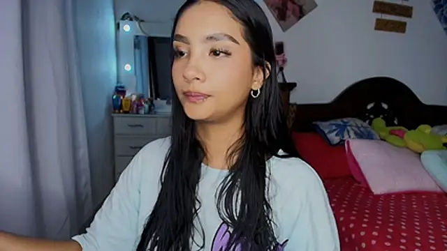 mia yireth online show from October 25, 1:02 am