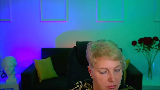 MaryMogan online show from October 6, 8:20 am