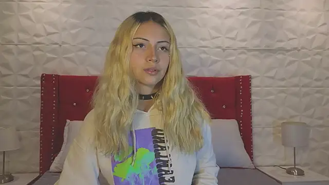 Lucy n pink online show from October 10, 7:30 pm