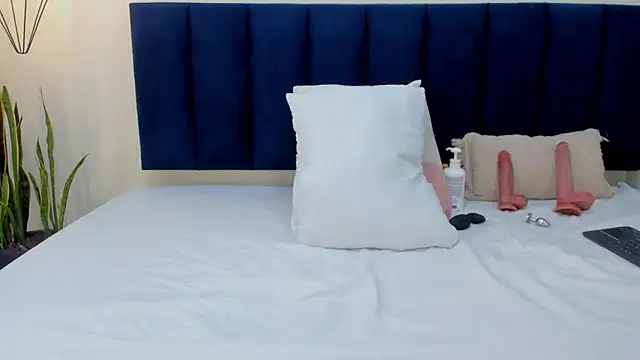 sophieturner mg online show from February 28, 7:24 pm