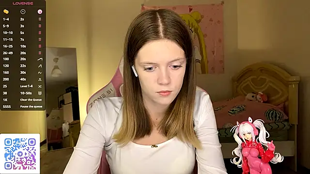 Snapshot of VibeQueenLucy chatting on October 14, 4:20 pm VibeQueenLucy online show from October 14, 4:20 pm